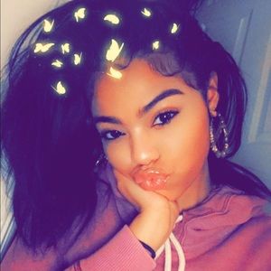 Meet your Posher, Navia